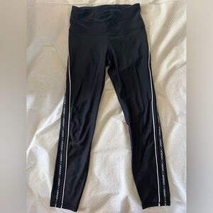 UA Compression Heatgear Cropped Leggings